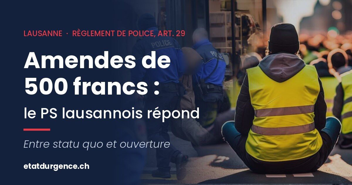Une personne en gilet jaune assise sur la chaussée, des policiers à l'arrière-plan, avec le titre « Amendes de 500 francs : le PS lausannois répond »